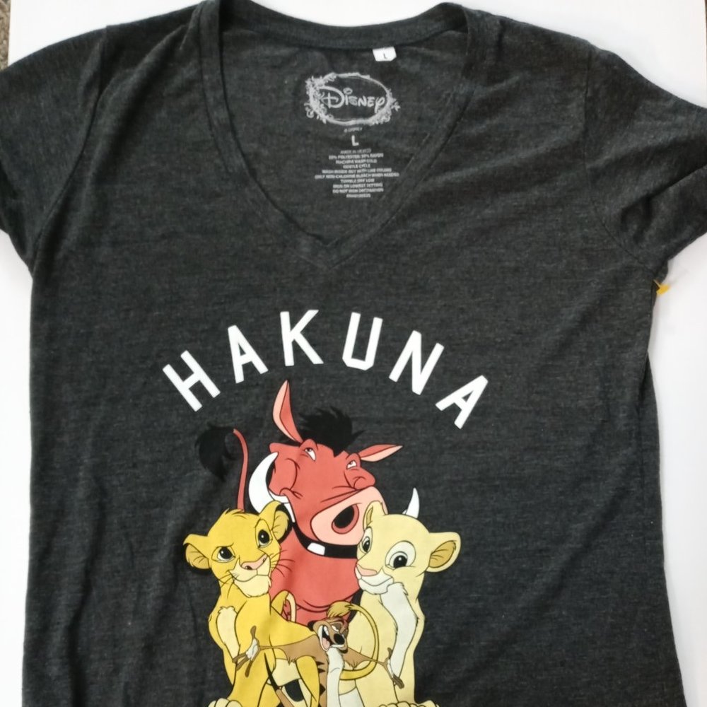Women's Large Hakuna Matata T-shirt Used Like New.